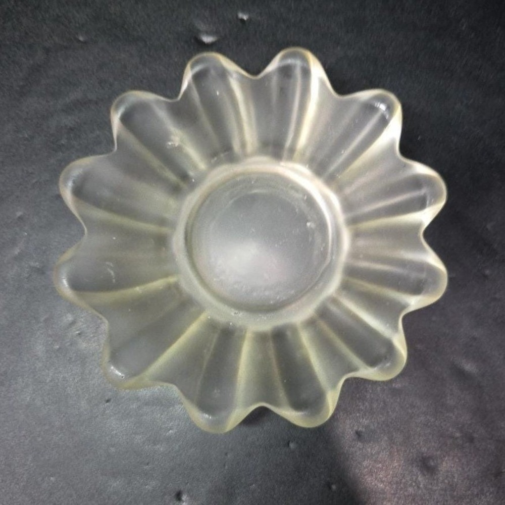 Frosted Clear Petal‎ Design Trinket Dish, Vintage Floral Plate, Made In USA Tray - Picture 4 of 11